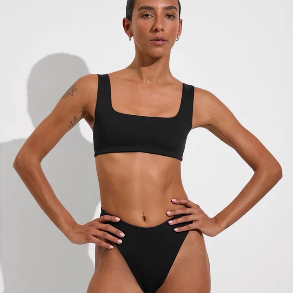 Left On Friday Black Streamline Top & Dip Bottom